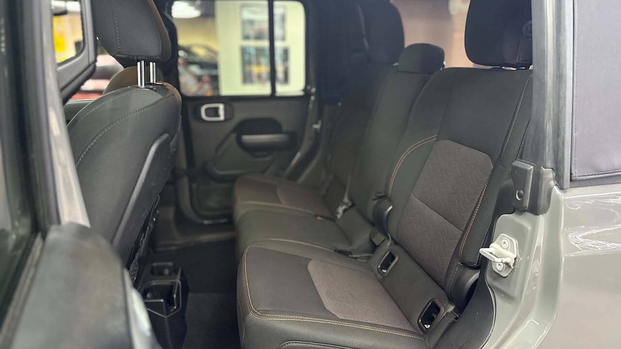 Used 2021 Jeep Gladiator Mojave w/ Cold Weather Group AWD/4WD image 19