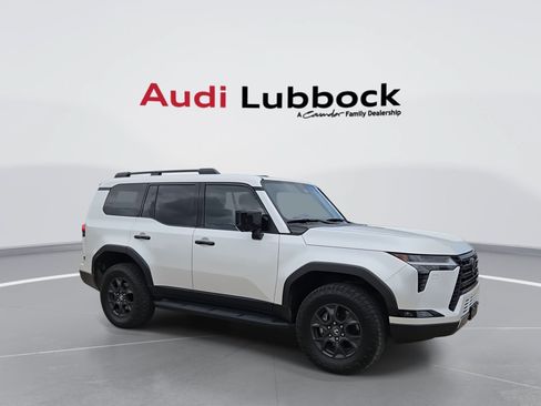 Used 2024 Lexus GX 550 AWD/4WD image 2