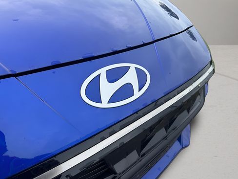 Certified 2024 Hyundai Elantra Limited FWD image 32