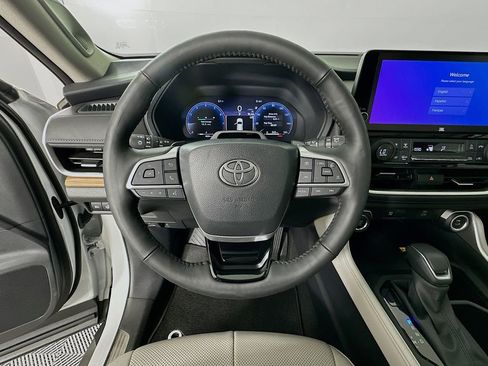 Used 2026 Toyota Grand Highlander AWD image 11