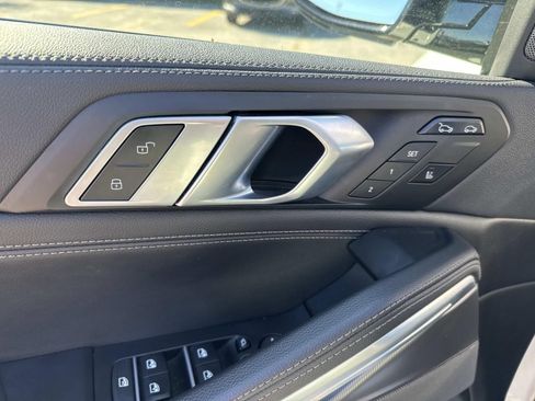 Used 2022 BMW X6 xDrive40i w/ M Sport Package image 19