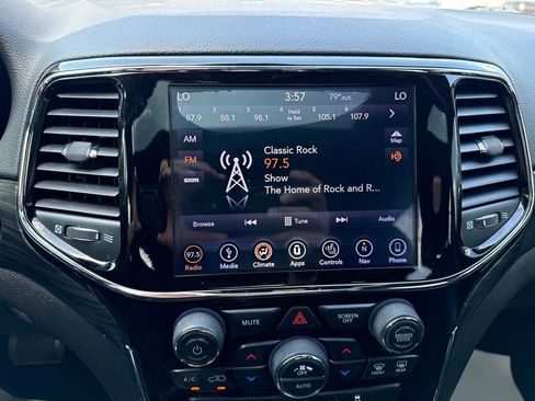 Used 2019 Jeep Grand Cherokee Altitude AWD/4WD image 34