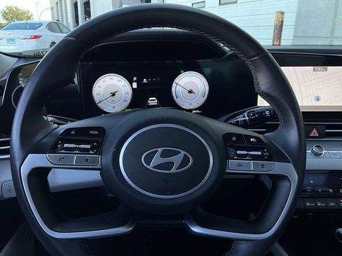 Used 2025 Hyundai Elantra Limited image 33