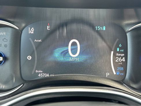 Used 2023 Chrysler Pacifica Touring-L image 14