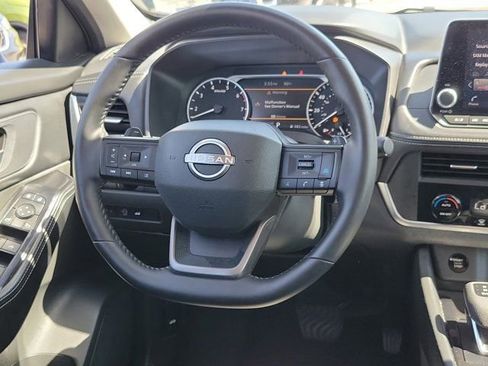 Certified 2025 Nissan Rogue SV FWD image 22