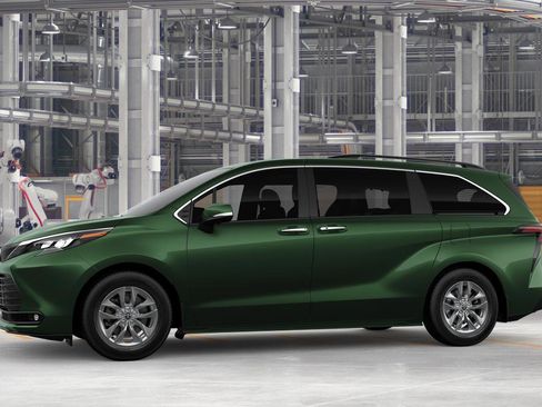 New 2026 Toyota Sienna XLE image 3