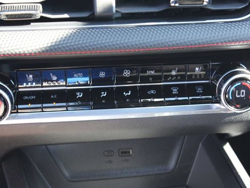 Used 2025 Chevrolet Equinox RS w/ Convenience Package III AWD/4WD image 16