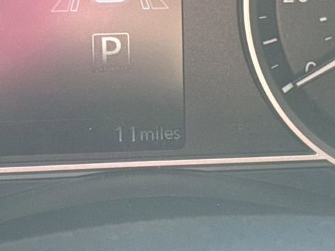 New 2025 Nissan Versa SR w/ Trunk Package image 5