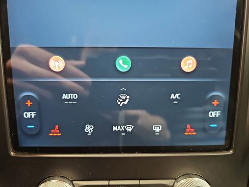 Used 2024 Ford Edge SEL image 21