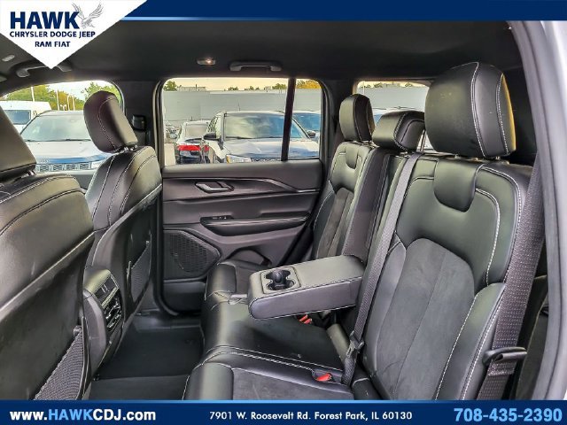 Certified 2025 Jeep Grand Cherokee Altitude AWD/4WD image 10