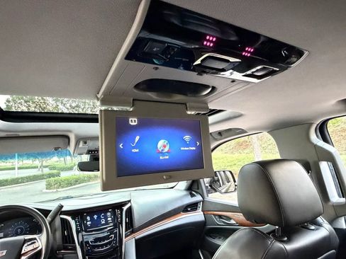 Used 2018 Cadillac Escalade Luxury RWD image 24