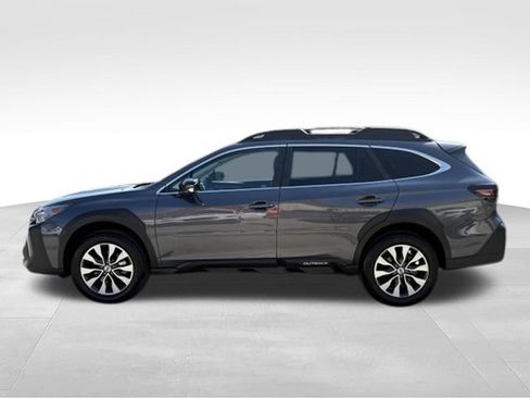 Used 2025 Subaru Outback Limited AWD/4WD image 4
