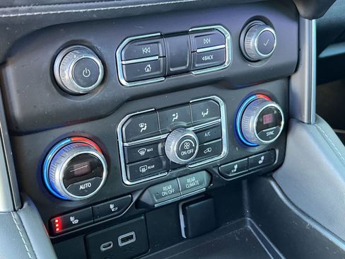 Certified 2023 Chevrolet Suburban LT w/ LT Signature Plus Package image 18