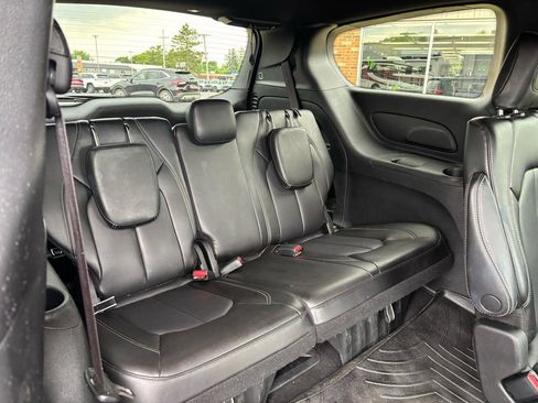 Used 2023 Chrysler Pacifica Touring-L w/ S Appearance Package FWD image 13