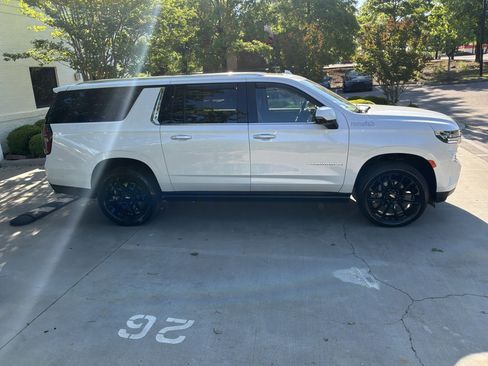 Used 2023 Chevrolet Suburban High Country w/ Advanced Technology Package image 11