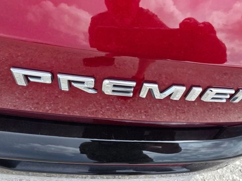 Used 2024 Chevrolet Traverse RS FWD image 29