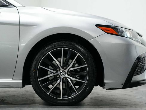 Used 2023 Toyota Camry SE image 9