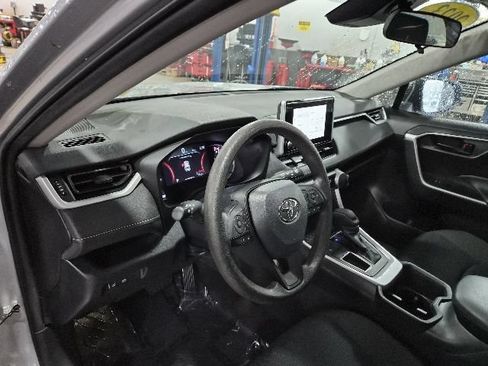 Used 2023 Toyota RAV4 LE FWD image 15