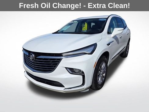 Used 2022 Buick Enclave Essence image 3