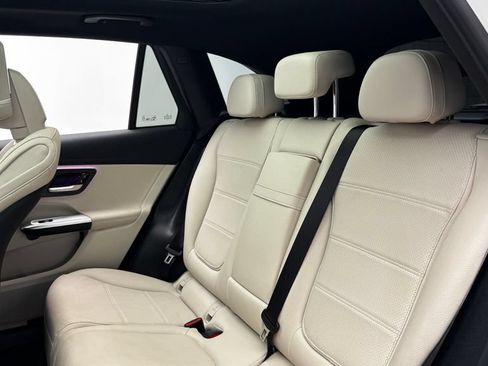 Used 2025 Mercedes-Benz GLC 300 4MATIC image 41
