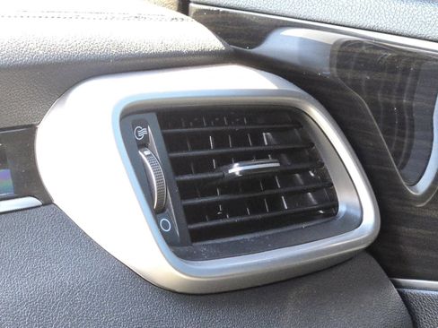 Used 2020 Kia Sorento LX AWD/4WD image 53