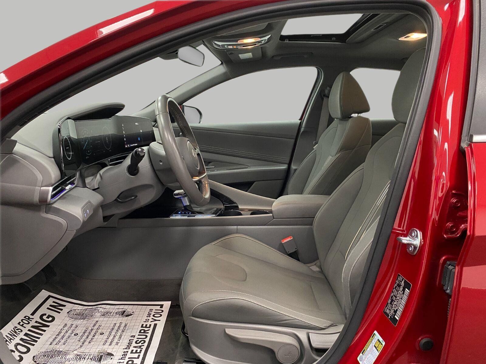 Certified 2025 Hyundai Elantra SEL FWD image 30