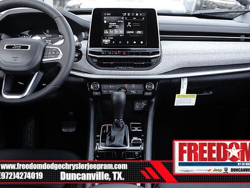 New 2026 Jeep Compass Latitude image 19