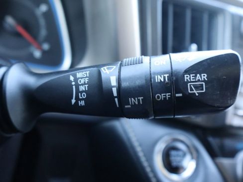 Used 2015 Toyota RAV4 Limited AWD/4WD image 33