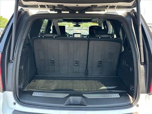 Used 2022 Chevrolet Tahoe Z71 w/ Luxury Package AWD/4WD image 30