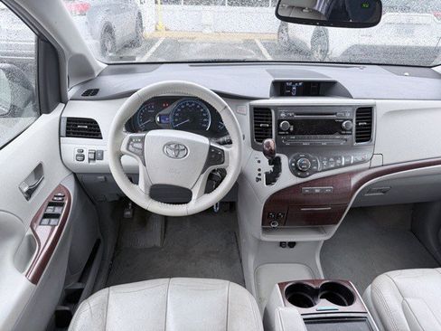 Used 2014 Toyota Sienna XLE image 4