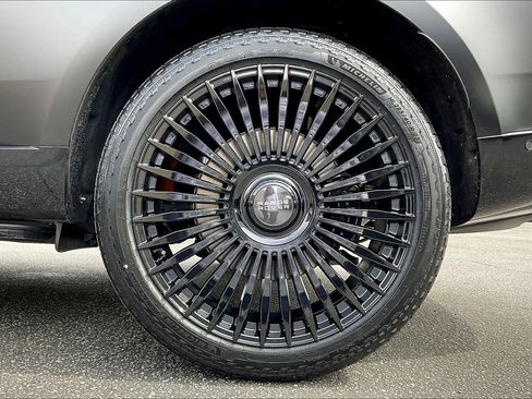 New 2026 Land Rover Range Rover Long Wheelbase SE image 18