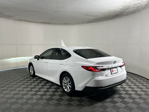 Used 2025 Toyota Camry LE FWD image 5