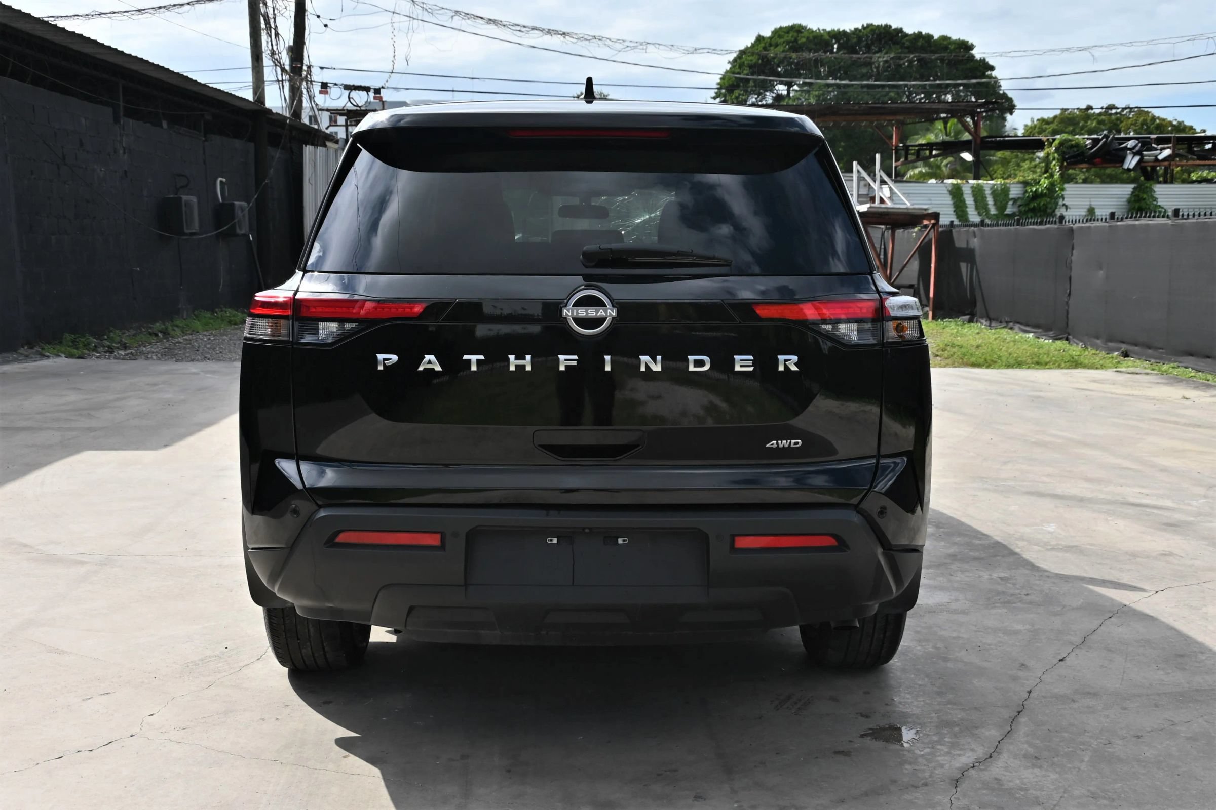 Used 2025 Nissan Pathfinder S AWD/4WD image 4