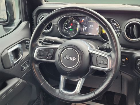 Used 2021 Jeep Wrangler Unlimited Sahara w/ Cold Weather Group AWD/4WD image 10