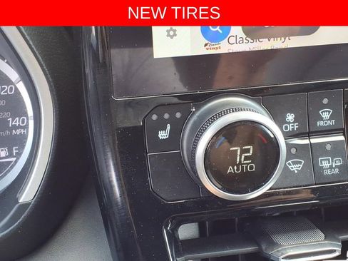 Used 2024 Toyota Highlander XLE AWD/4WD image 24