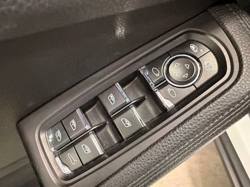 Used 2018 Porsche Macan Sport Edition AWD/4WD image 21