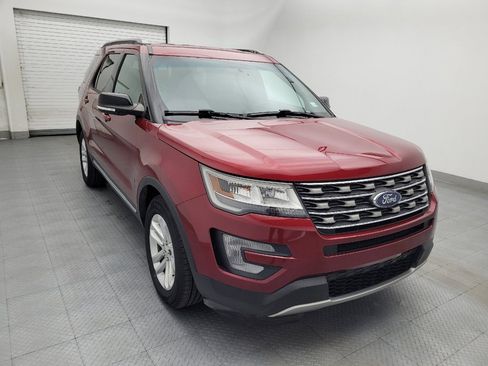 Used 2017 Ford Explorer XLT w/ Equipment Group 201A FWD image 13