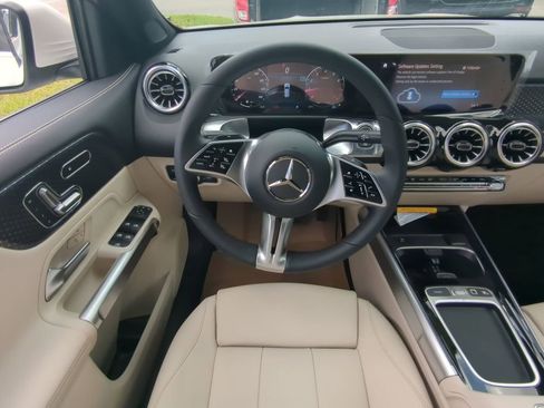 New 2025 Mercedes-Benz GLB 250 image 3