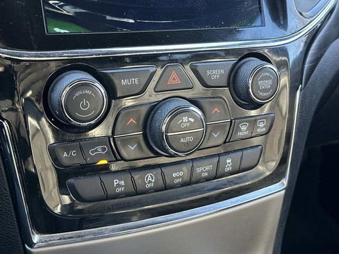 Certified 2022 Jeep Grand Cherokee Laredo X image 23