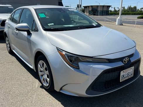 Used 2020 Toyota Corolla LE FWD image 3