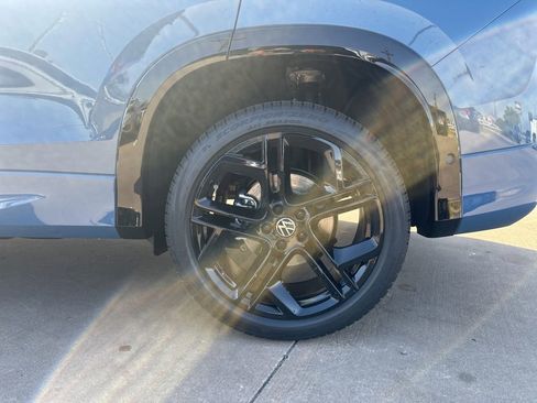 New 2026 Volkswagen Tiguan SE R-Line AWD/4WD image 8