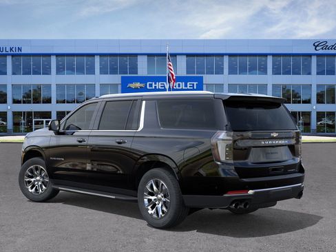 New 2026 Chevrolet Suburban Premier image 3