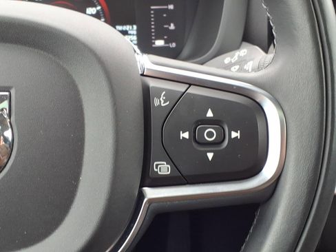 Used 2019 Volvo XC60 T5 Momentum w/ Premium Package image 11