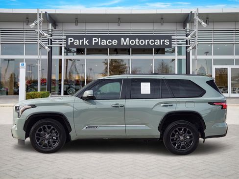 Used 2025 Toyota Sequoia Platinum image 3