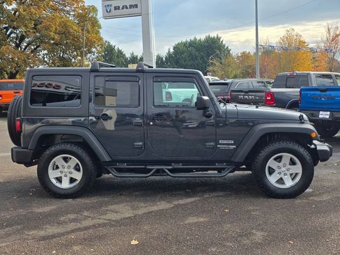 Used 2018 Jeep Wrangler Unlimited Sport S image 5