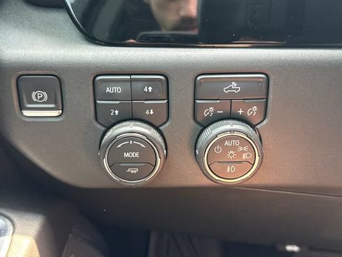 Used 2022 Chevrolet Silverado 1500 LT Trail Boss w/ Convenience Package II AWD/4WD image 31
