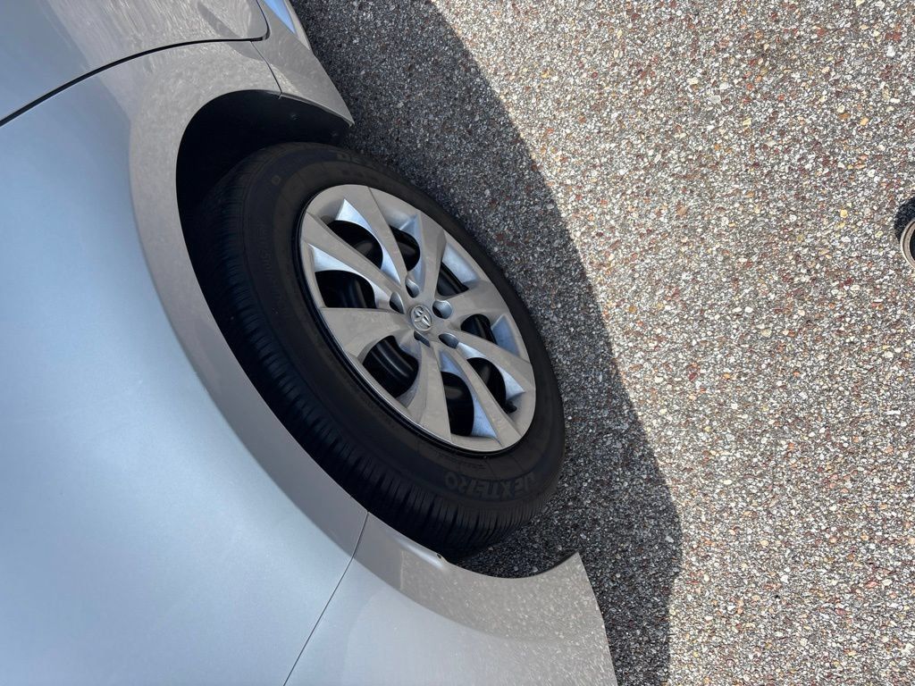 Used 2023 Toyota Corolla LE FWD image 5