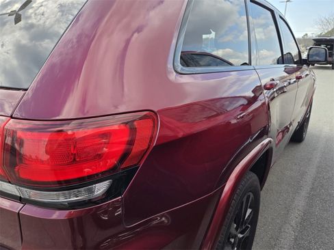 Used 2017 Jeep Grand Cherokee Altitude image 7