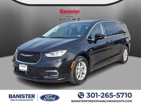Used 2024 Chrysler Pacifica Touring-L image 1