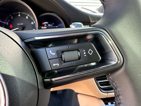 Used 2026 Porsche Macan AWD/4WD image 16
